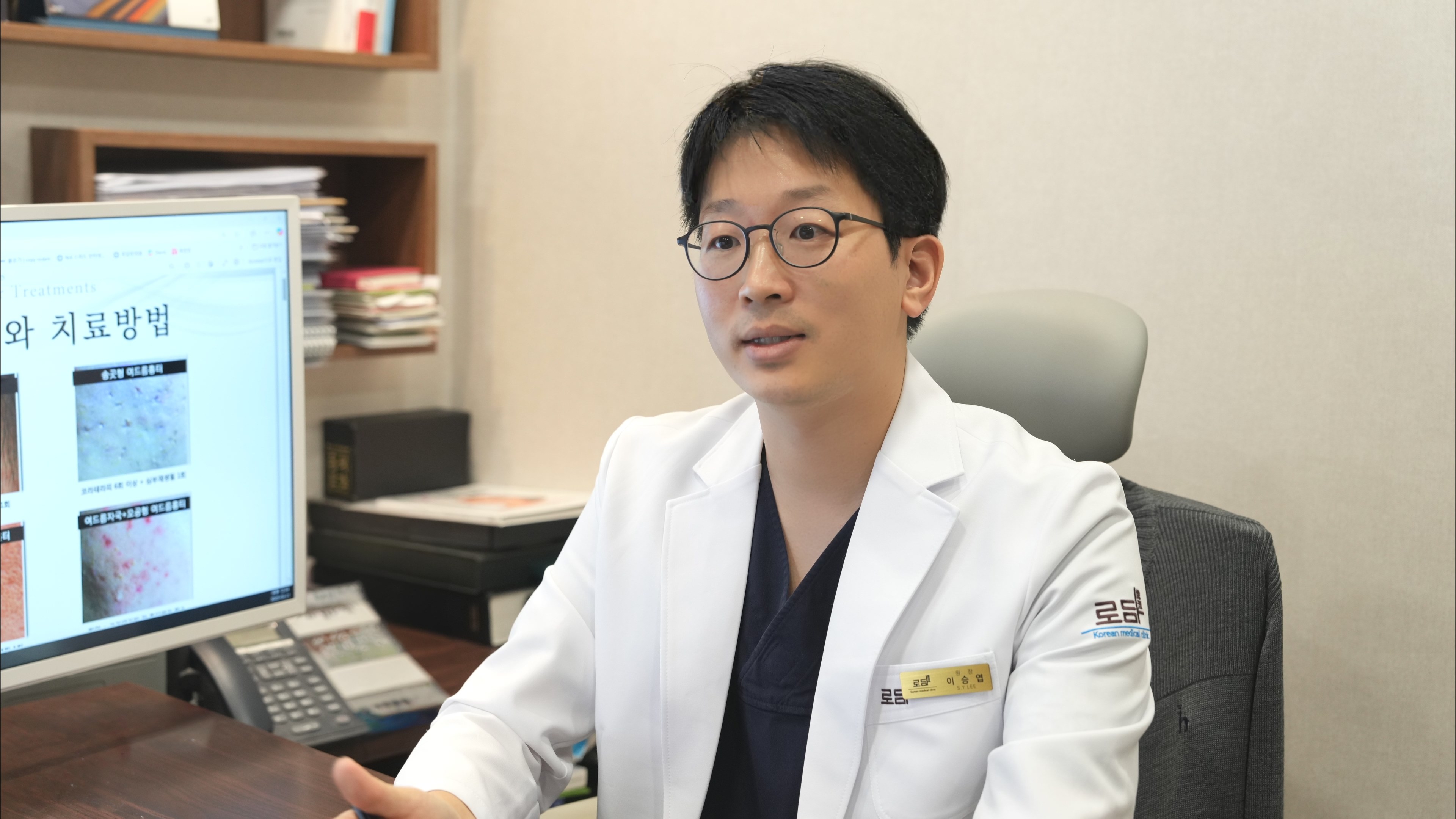 로담한의원 노원점 이승엽 대표원장 진료 모습